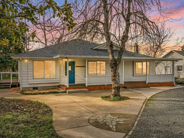 4127 Fern Valley Road, Phoenix, OR 97535