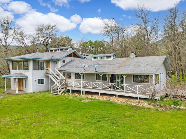 13645 E Evans Creek Road, Rogue River, OR 97537