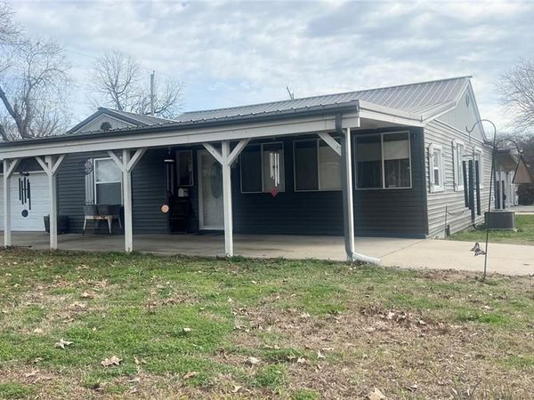 345 S Catalpa Street , Dexter, MO 63841