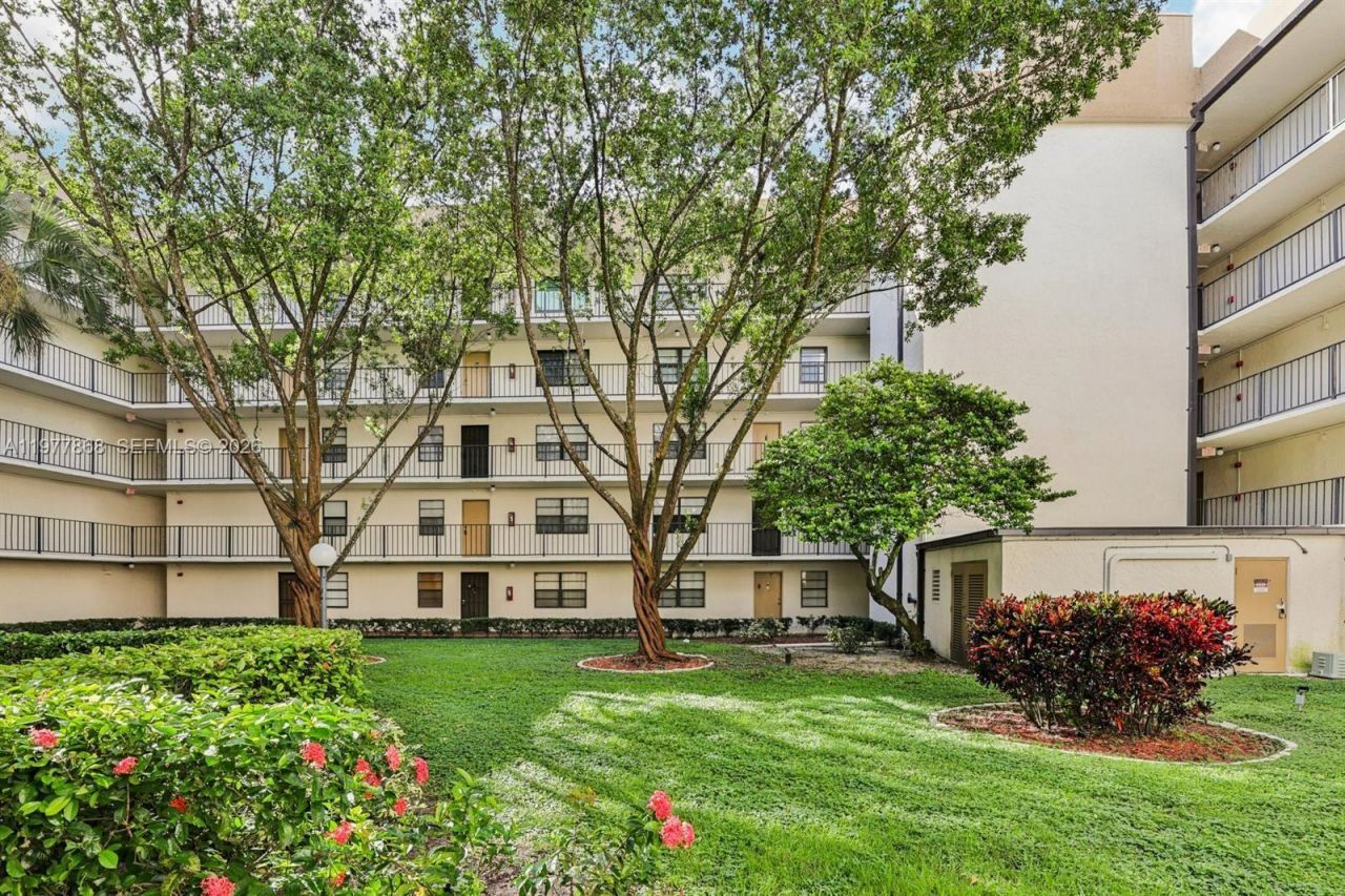 6190 Woodlands Blvd , Unit 213, Tamarac, FL 33319 Photo