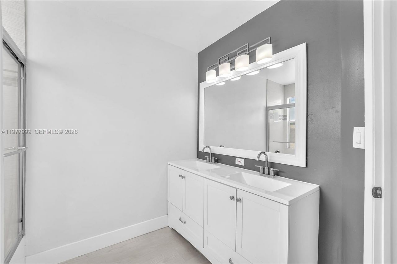 4654 NW 97th Pl , Unit 245, Doral, FL 33178 Photo