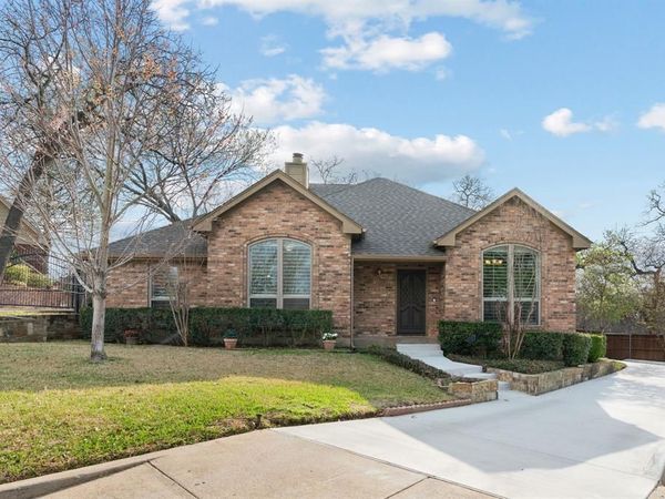 5322 Stonewood Court , Arlington, TX 76017