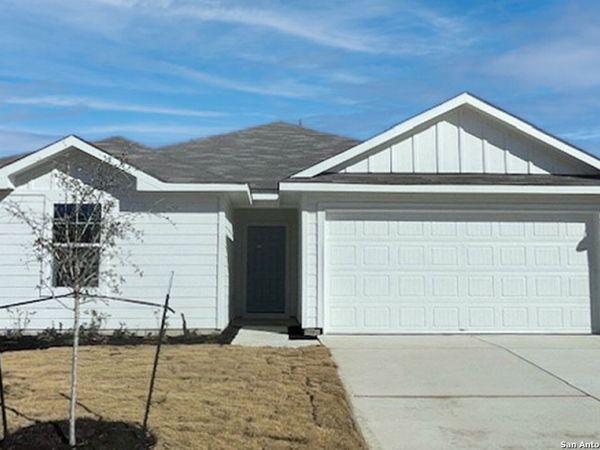 1005 VILLAGE RUN, Seguin, TX 78155