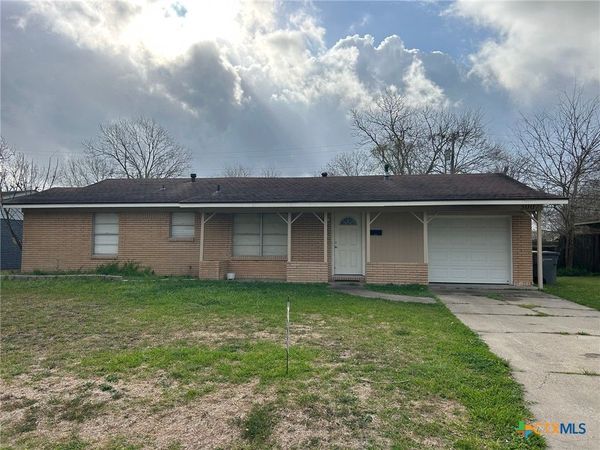 3007 E Mistletoe Avenue , Victoria, TX 77901