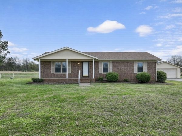 4377 Windrow Rd, Rockvale, TN 37153