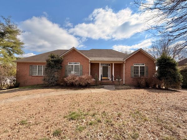 829 Longboat Dr , Gallatin, TN 37066