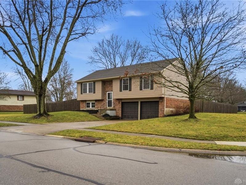 9881 Rose Arbor Drive, Centerville, OH 45458 Photo 2