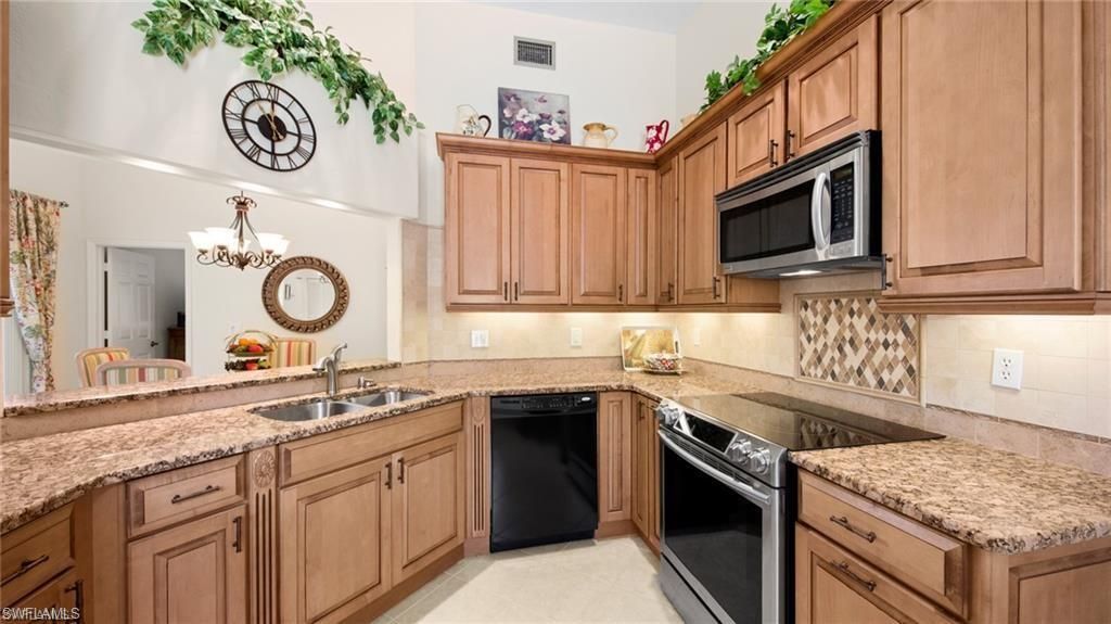 577 Beachwalk Cir, Unit R202, Naples, FL 34108 Photo