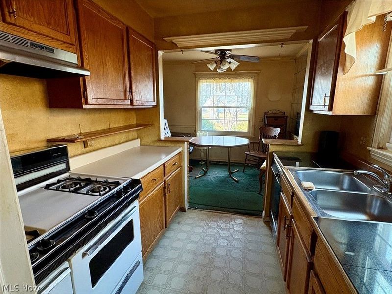 15711 Leigh Ellen Avenue, Cleveland, OH 44135 Photo 4