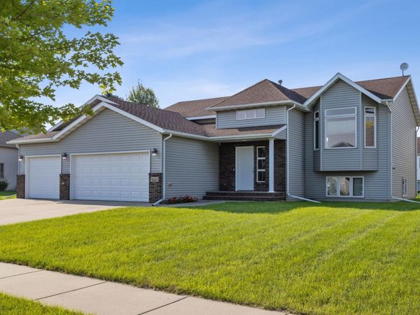 4216 34th Avenue S, Fargo, ND 58104