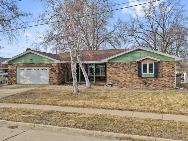 824 STARBOARD COURT, Oshkosh, WI 54901