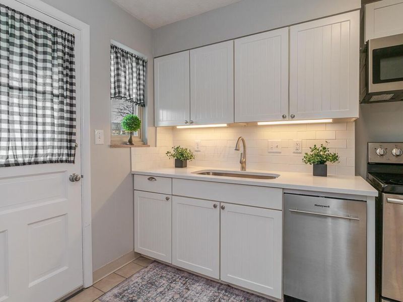 1872 Kentwell Road, Columbus, OH 43221 Photo 11