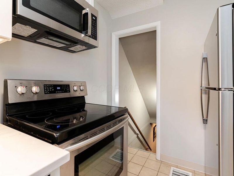 1872 Kentwell Road, Columbus, OH 43221 Photo 13