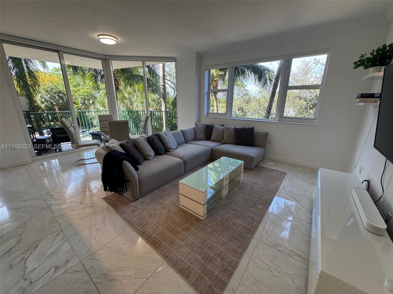 20000 E Country Club Dr , Unit 208, Aventura, FL 33180 Photo