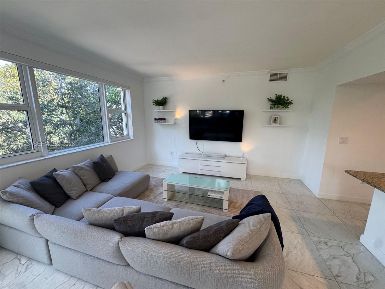 20000 E Country Club Dr , Unit 208, Aventura, FL 33180 Photo