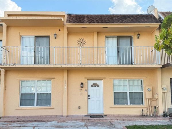 11249 SW 33rd Cir Pl, Miami, FL 33165