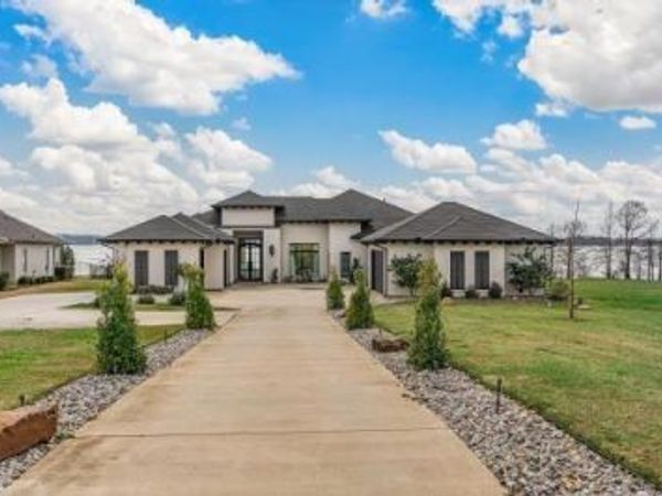 5793 Cross Lake Point Drive, Shreveport, LA 71107