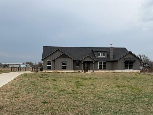 1035 Northern Oaks Court, Springtown, TX 76082