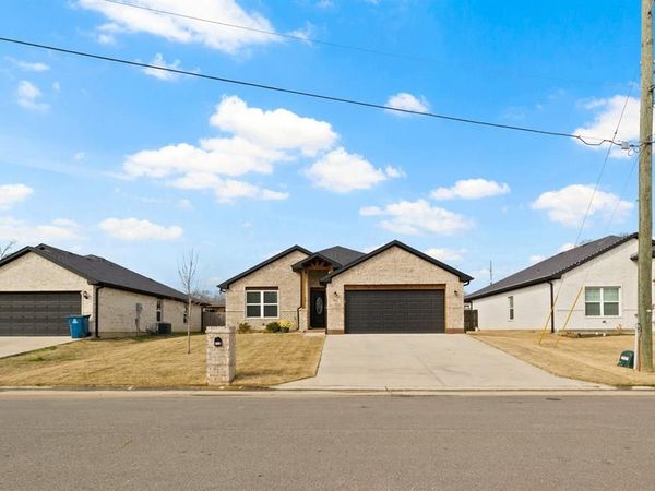 103 St. James , Mount Pleasant, TX 75455