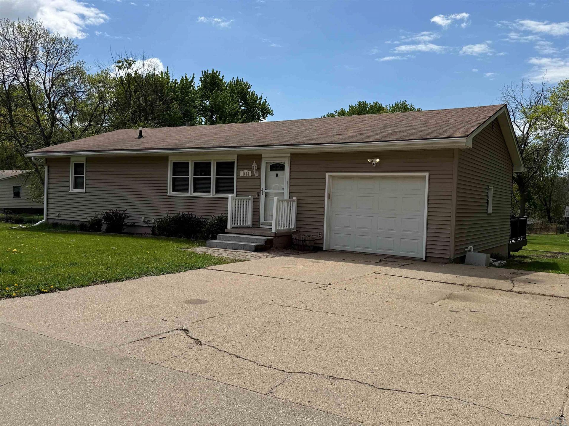 1604 35th St., Sioux City, IA 51104 Main Photo