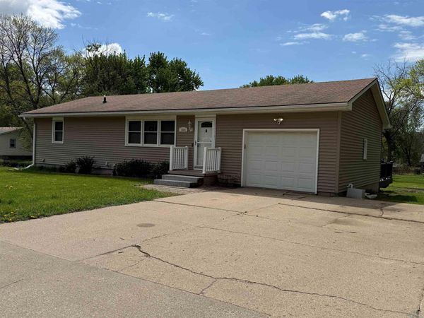 1604 35th St., Sioux City, IA 51104
