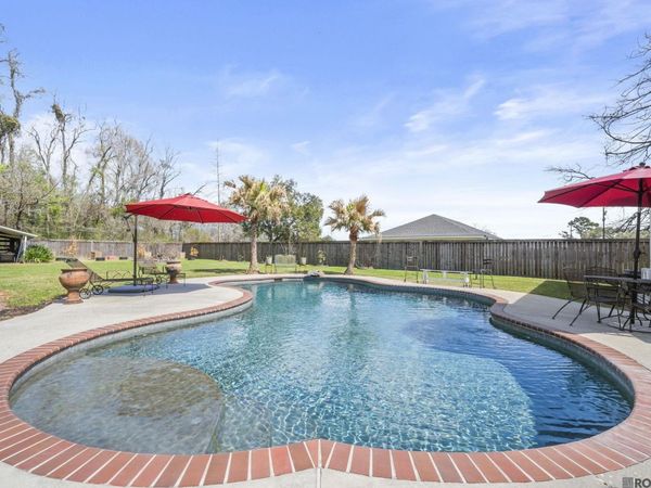 40434 La Hwy 621, Gonzales, LA 70737