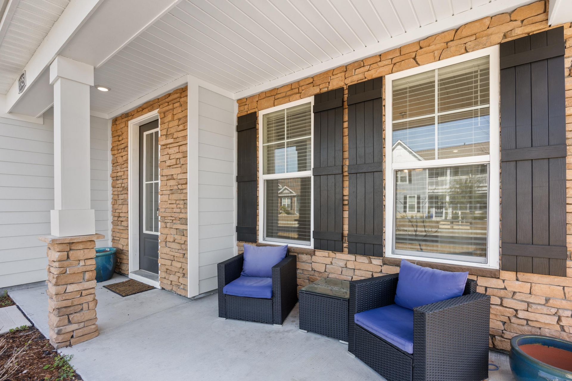1325 Bermuda Grass Dr. Photo 2