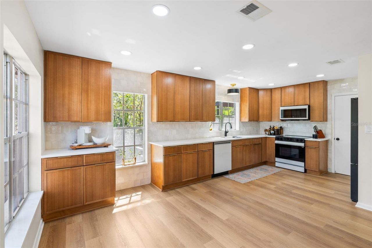 6906 Valrie Lane, Riverview, FL 33569 Photo