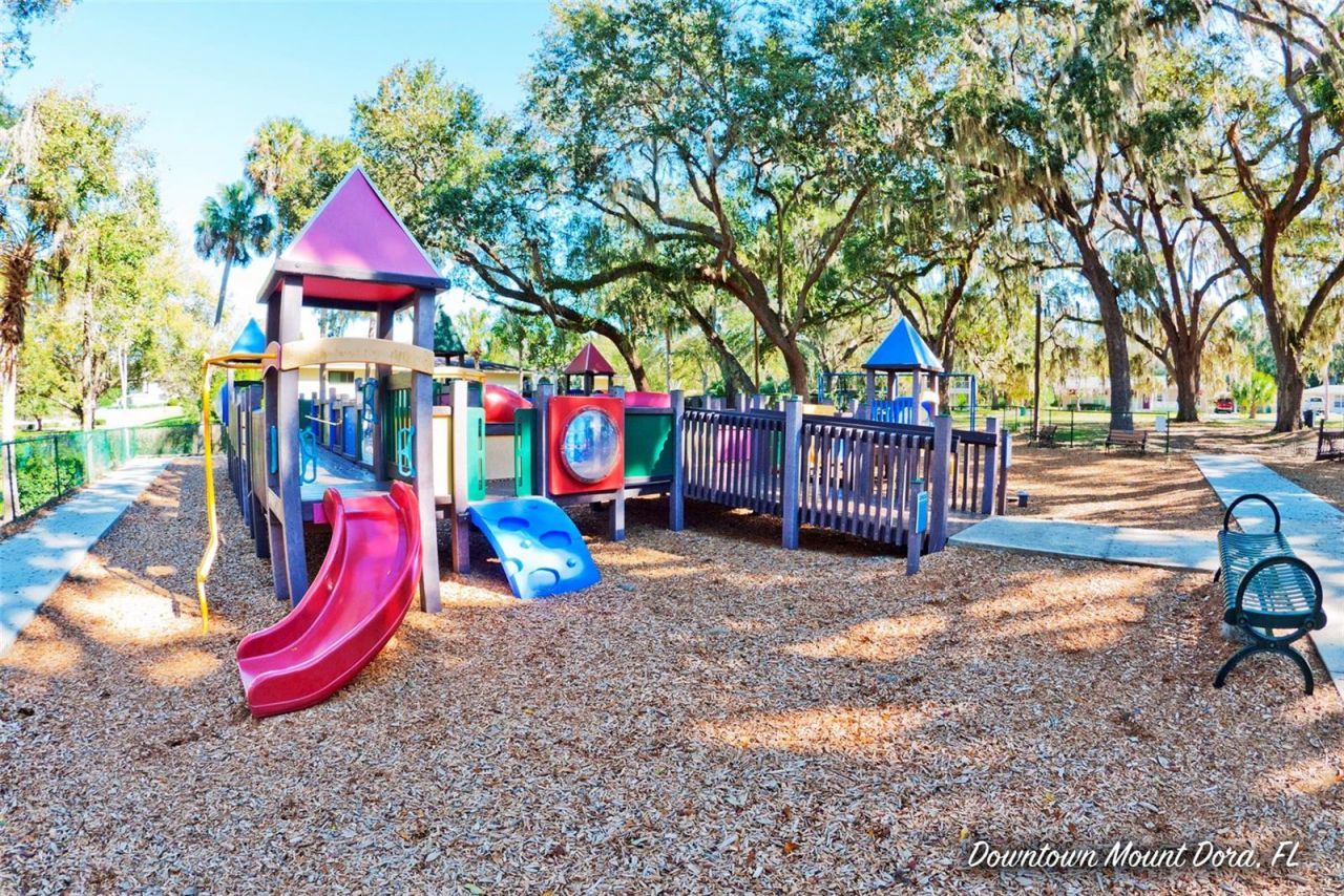 320 N Rhodes Street , Mount Dora, FL 32757 Photo