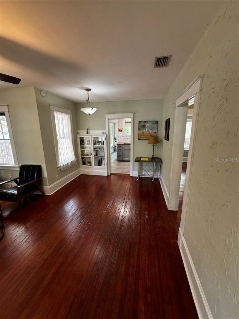 320 N Rhodes Street , Mount Dora, FL 32757 Photo