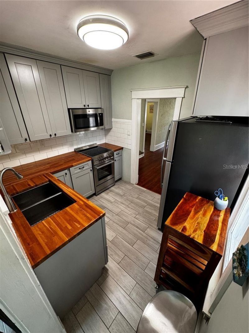 320 N Rhodes Street , Mount Dora, FL 32757 Photo