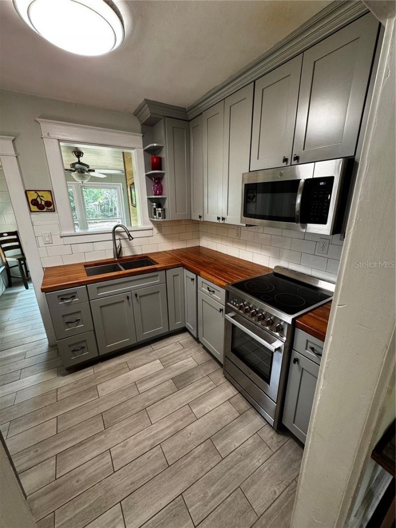 320 N Rhodes Street , Mount Dora, FL 32757 Photo