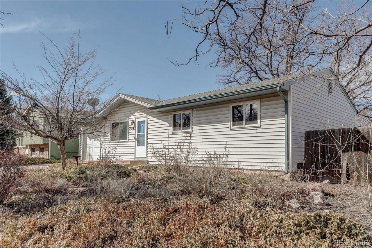 711 S Moline Street, Aurora, CO 80012 Main Photo