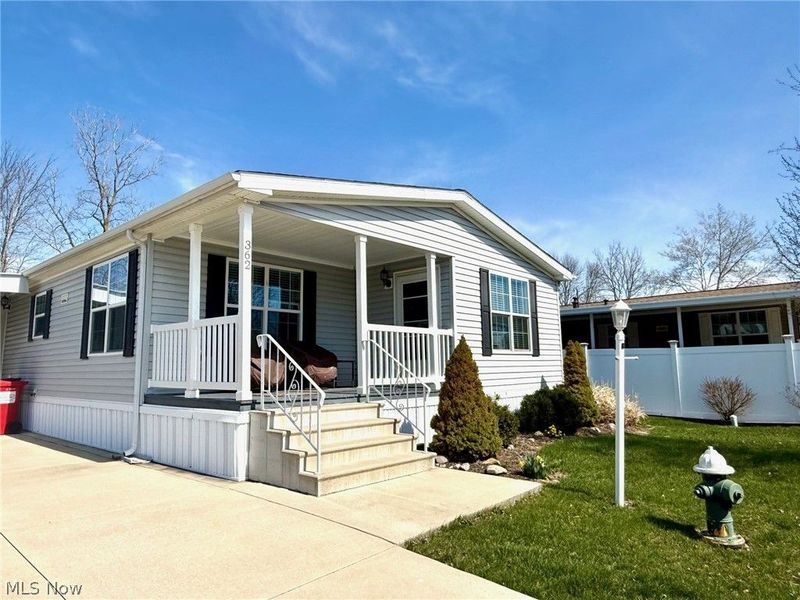 362 Pin Oak Circle, Elyria, OH 44035 Photo 2