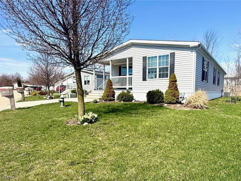 362 Pin Oak Circle, Elyria, OH 44035 Photo 3