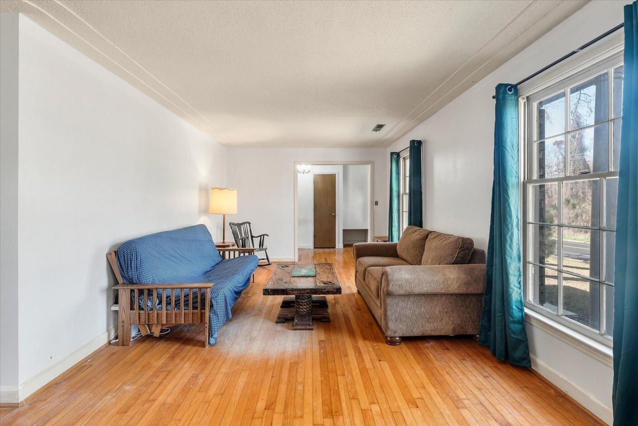 1979 Highway 15 S Photo 10