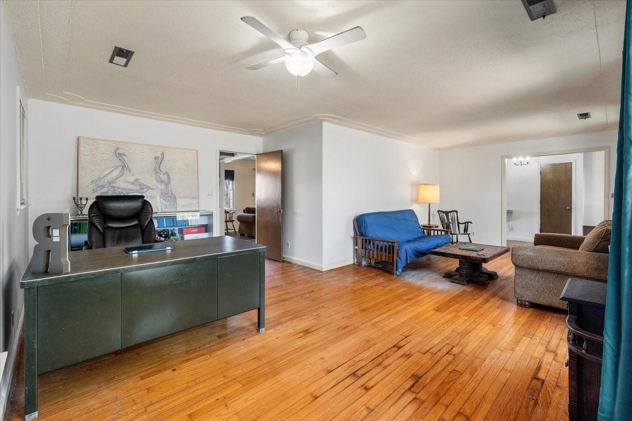 1979 Highway 15 S Photo 11