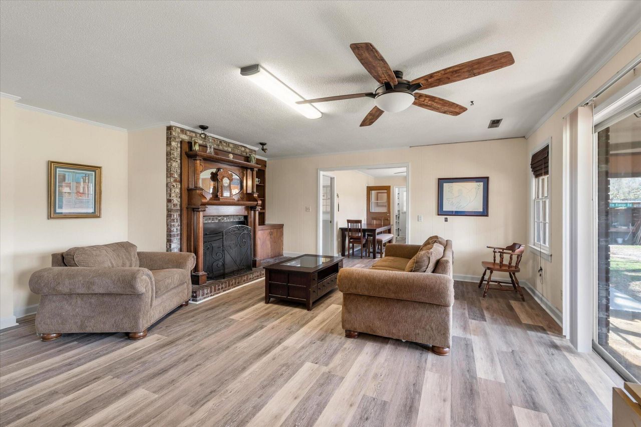 1979 Highway 15 S Photo 15