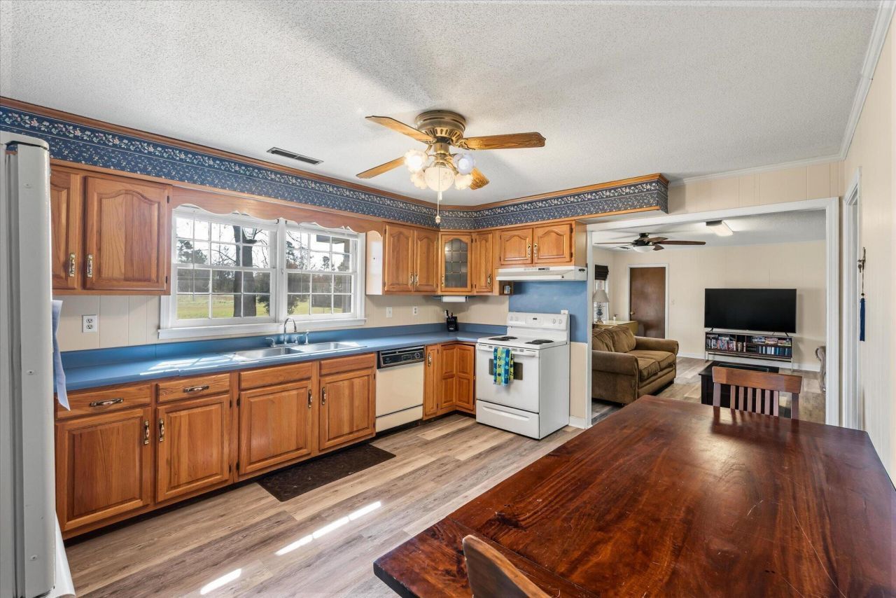 1979 Highway 15 S Photo 19