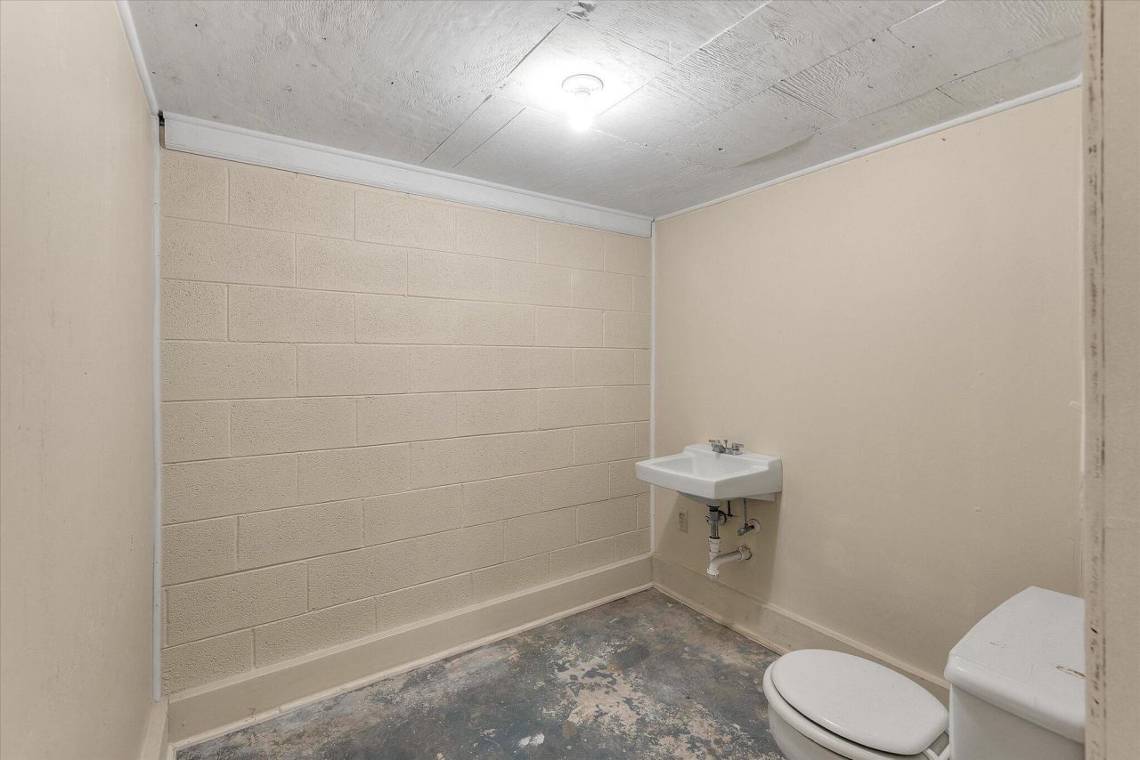 1979 Highway 15 S Photo 50