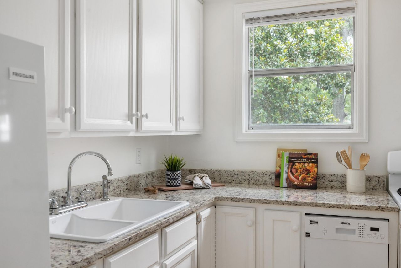 201 Collingwood Avenue Photo 9