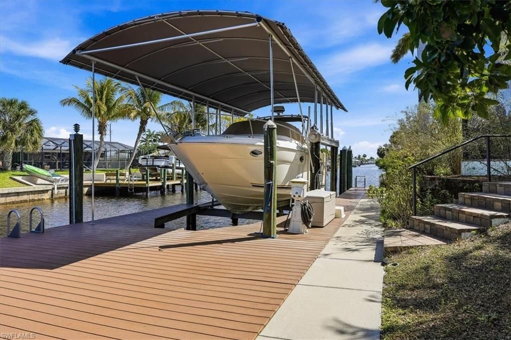 2105 Ottersrest Ln, Cape Coral, FL 33990 Photo