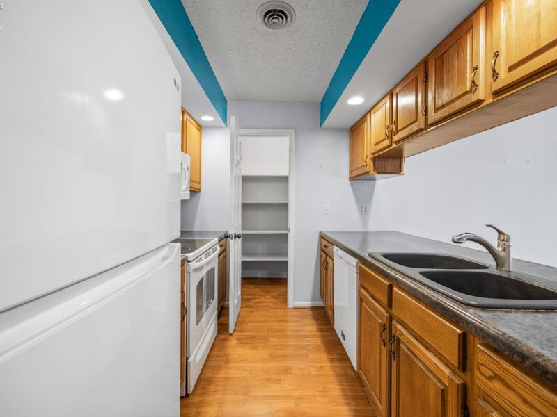 4601 Pinewood Drive, Unit 194, Sandusky, OH 44870 Photo 5