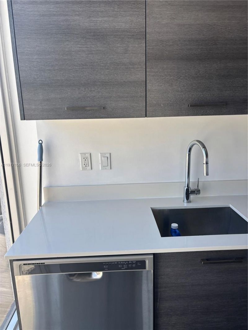 151 SE 1st St, Unit 1410, Miami, FL 33131 Photo