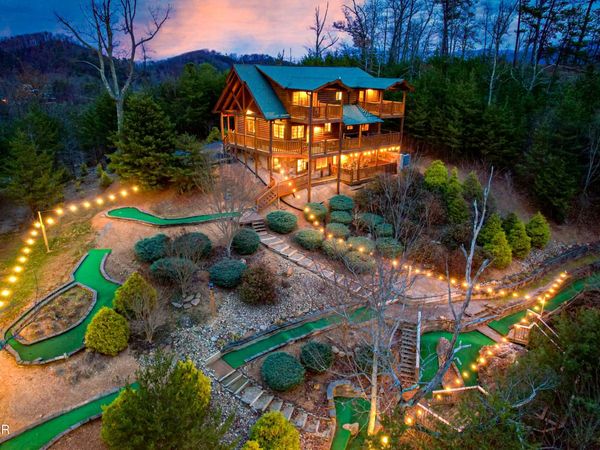 2936 Lightning Strike Drive, Sevierville, TN 37876