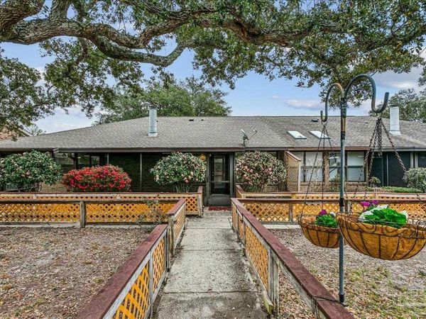 5073 Leeward Dr, Pensacola, FL 32507