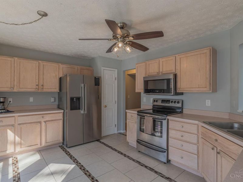 6084 Weber Oaks Drive, Miami Twp, OH 45140 Photo 14