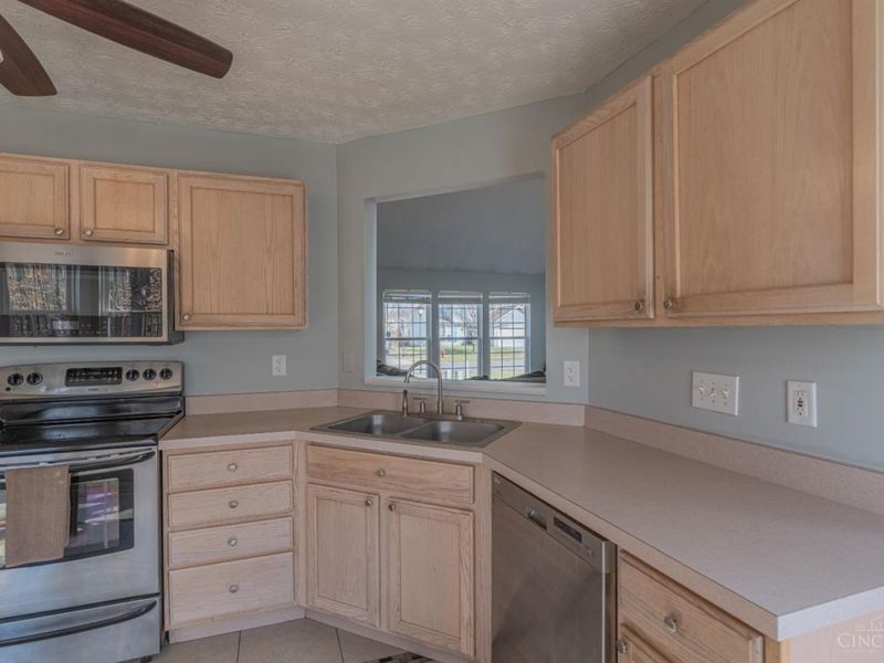 6084 Weber Oaks Drive, Miami Twp, OH 45140 Photo 16