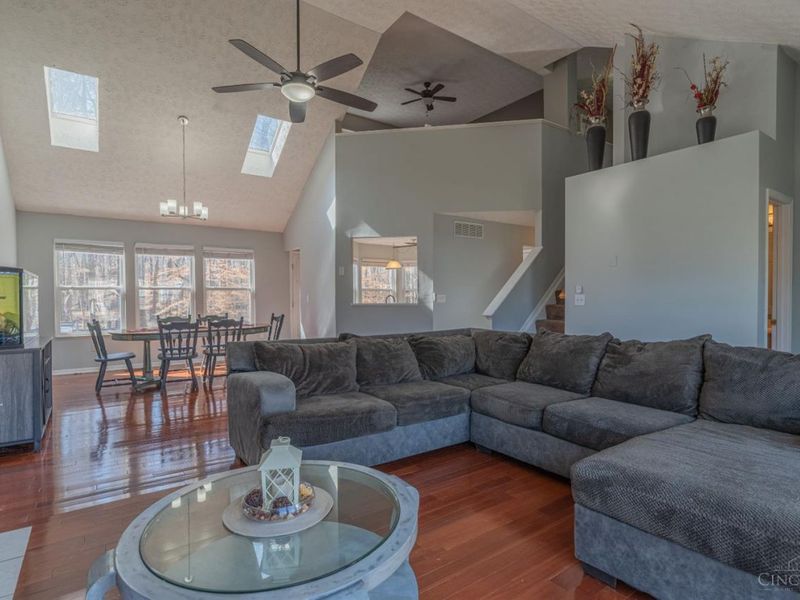 6084 Weber Oaks Drive, Miami Twp, OH 45140 Photo 5