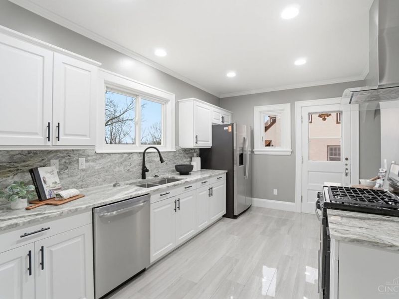 1352 Westminster Drive, Cincinnati, OH 45229 Photo 10